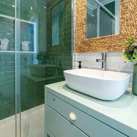 T2 Dina's Place * 纳扎雷