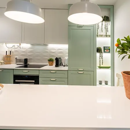 T2 Dina's Place 纳扎雷