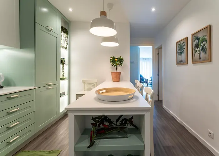 T2 Dina's Place Nazaré